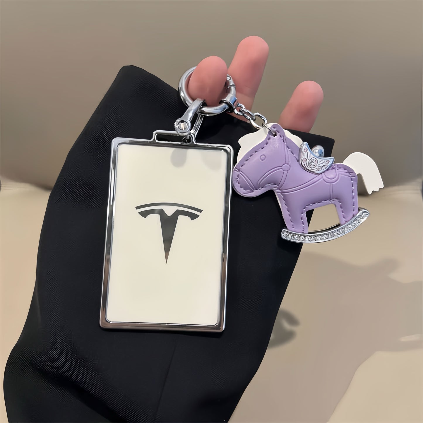 Crystal Horse Charm Tesla Key Card Holder – Stylish Protective Case with Keychain for Tesla Owners