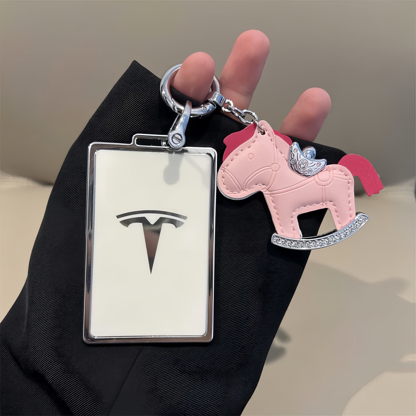 Crystal Horse Charm Tesla Key Card Holder – Stylish Protective Case with Keychain for Tesla Owners